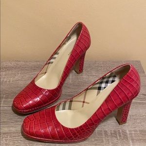 Burberry pumps, leather, red (faux) alligator 40.5